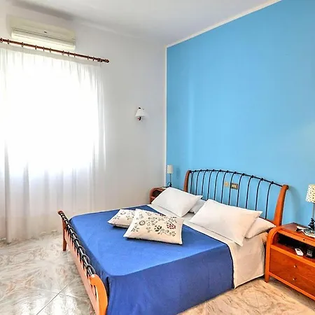Bomerano Sleeps 10 With Pool Air Con And Wifi Villa