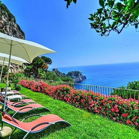 Bomerano Sleeps 10 With Pool Air Con And Wifi