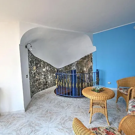 Bomerano Sleeps 10 With Pool Air Con And Wifi