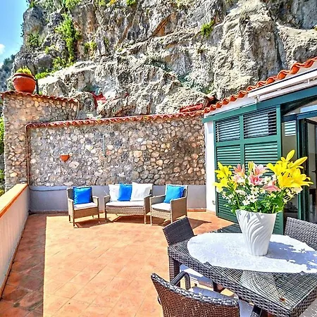 Bomerano Sleeps 10 With Pool Air Con And Wifi