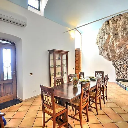 Bomerano Sleeps 10 With Pool Air Con And Wifi *