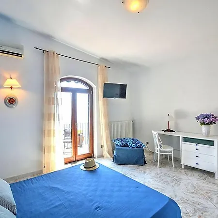 Bomerano Sleeps 10 With Pool Air Con And Wifi