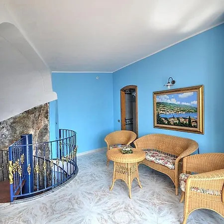 Bomerano Sleeps 10 With Pool Air Con And Wifi *