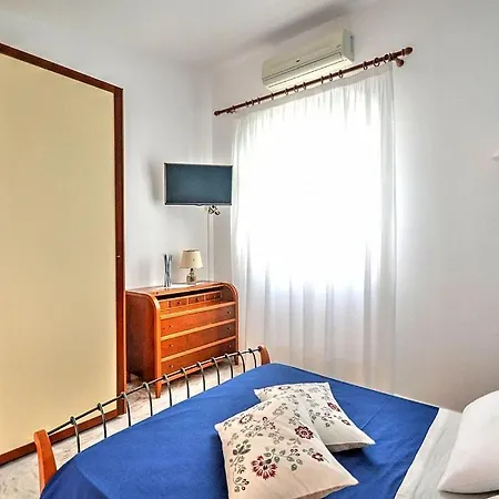 Villa Bomerano Sleeps 10 With Pool Air Con And Wifi *