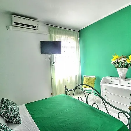 Villa Bomerano Sleeps 10 With Pool Air Con And Wifi *