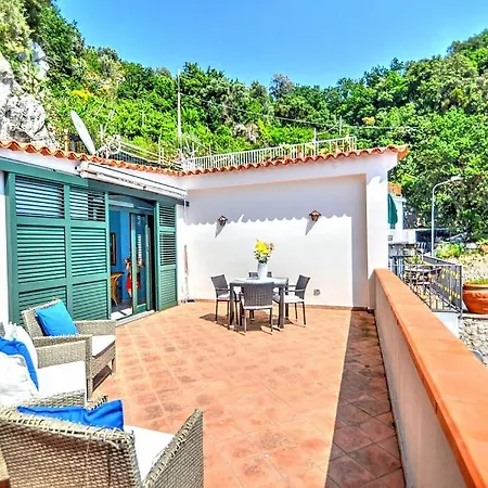 Bomerano Sleeps 10 With Pool Air Con And Wifi Villa