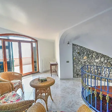 Bomerano Sleeps 10 With Pool Air Con And Wifi