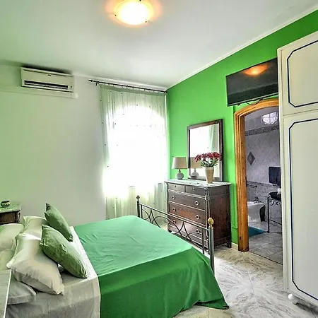 Bomerano Sleeps 10 With Pool Air Con And Wifi Villa