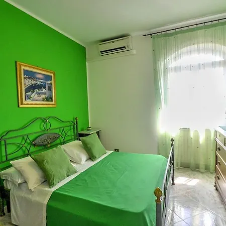 Bomerano Sleeps 10 With Pool Air Con And Wifi